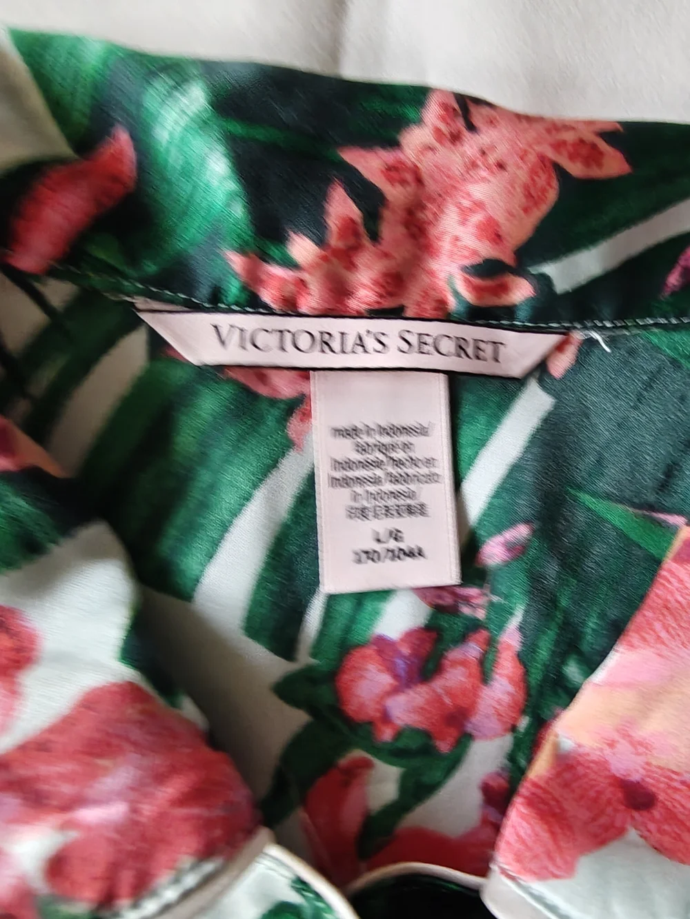 Victoria Secret Satin Floral Pajama Set in Mint & Green Size L